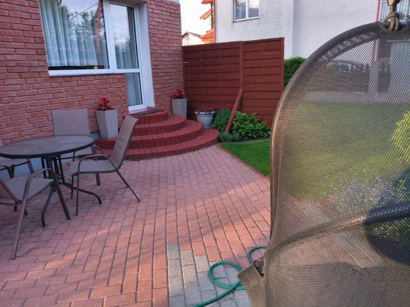 Apartament – taras i wyjście na ogród
